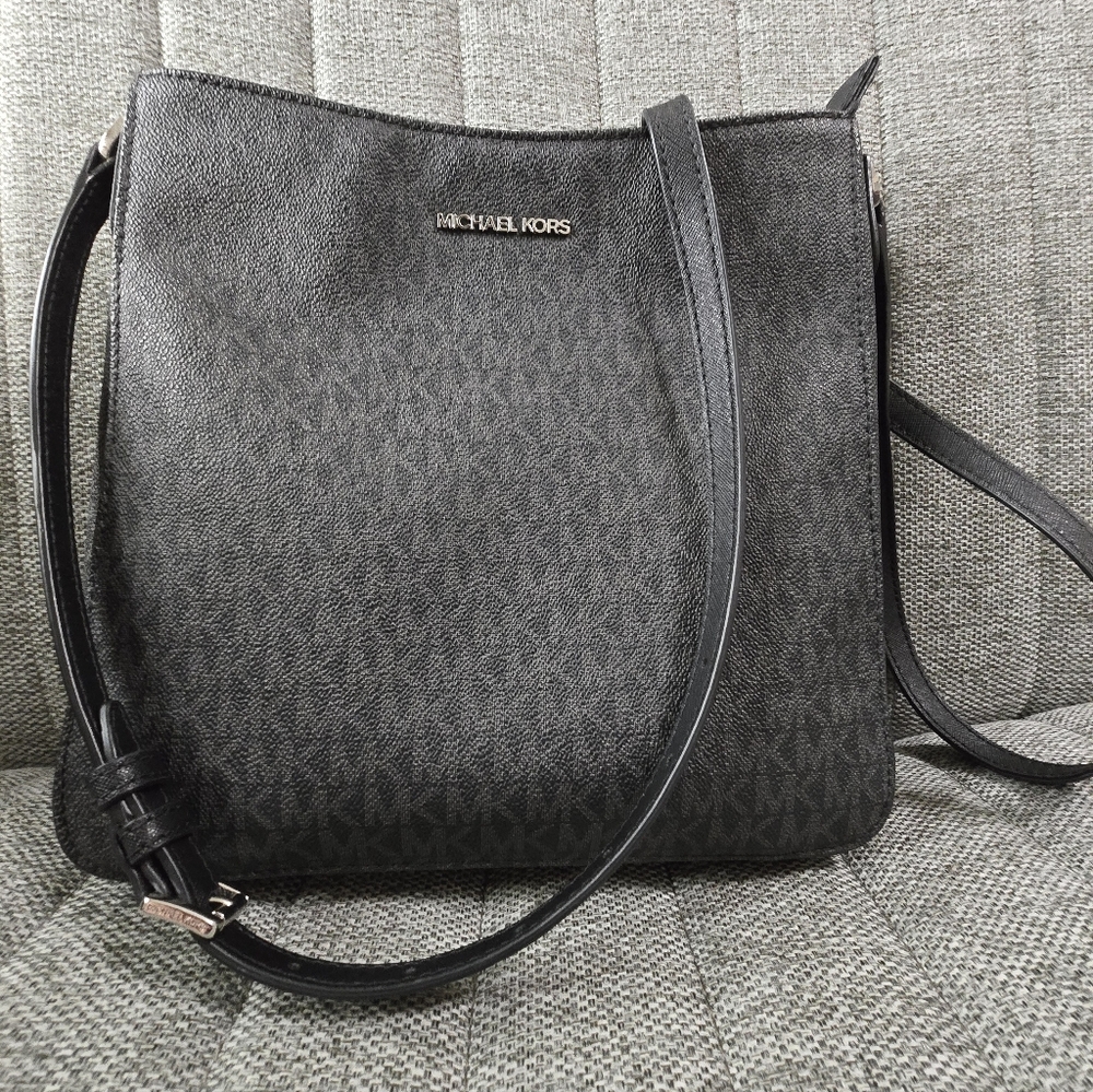 Michael Kors Jet Set Travel Large Logo Messenger Bag